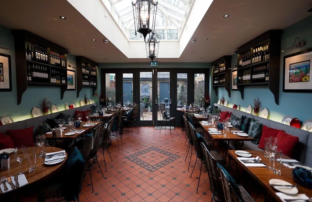 Gilbey'S Bar, Restaurant & Townhouse-1